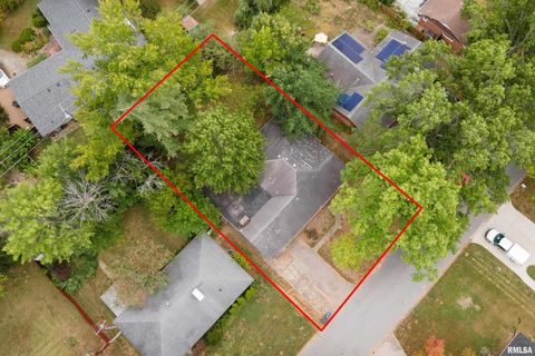 Tiny photo for 813 S SKYLINE Drive, Carbondale, IL 62901 (MLS # EB459659)