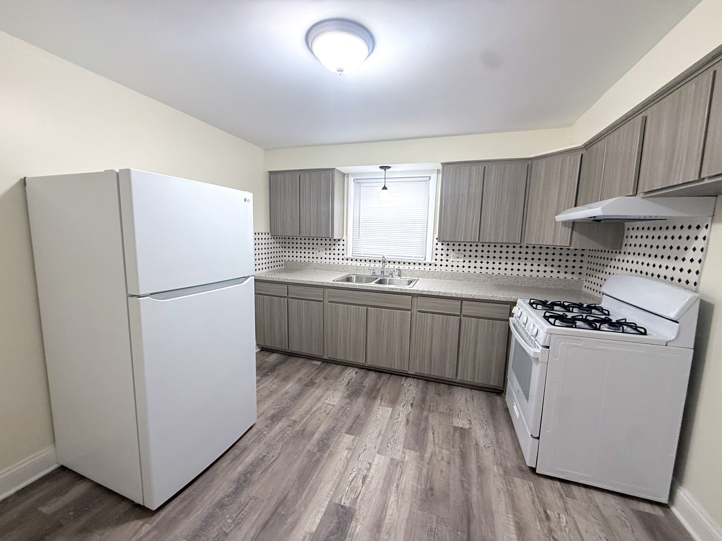 11137 S Emerald Avenue 2N