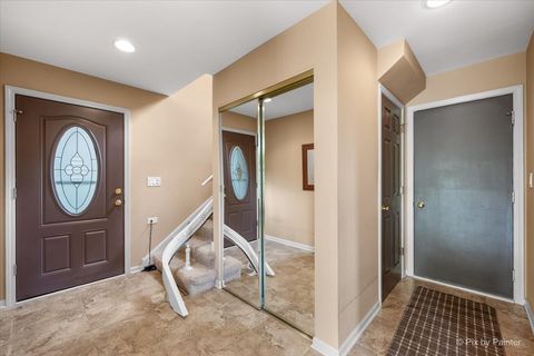 Tiny photo for 16820 W Serranda Drive, Libertyville, IL 60048 (MLS # 12673976)