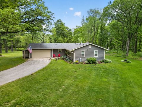 Photo of 43W239 Hazelwood Trail, St. Charles, IL 60175 (MLS # 12643596)