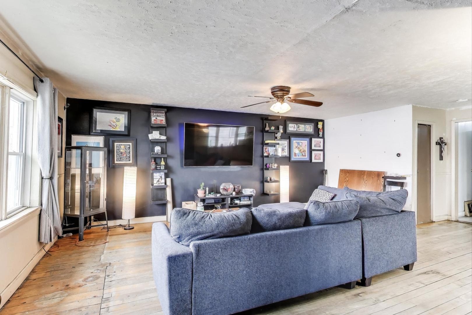 3313 N Kedzie Avenue