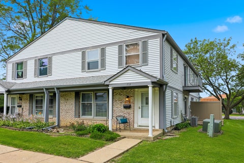 Photo of 712 SHAW Court #0, Schaumburg, IL 60194 (MLS # 12682256)