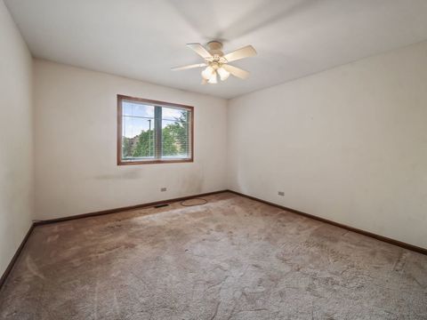 Tiny photo for 1775 Lakeview Drive #A, Wheeling, IL 60090 (MLS # 12595462)