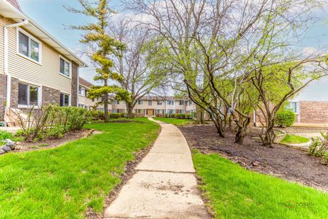 Tiny photo for 3004 Roberts Drive #8, Woodridge, IL 60517 (MLS # 12621341)