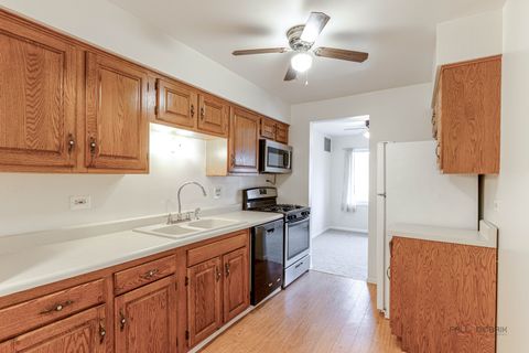 Tiny photo for 3004 Roberts Drive #8, Woodridge, IL 60517 (MLS # 12621341)