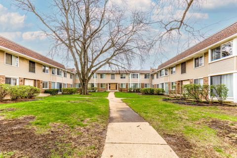 Tiny photo for 3004 Roberts Drive #8, Woodridge, IL 60517 (MLS # 12621341)