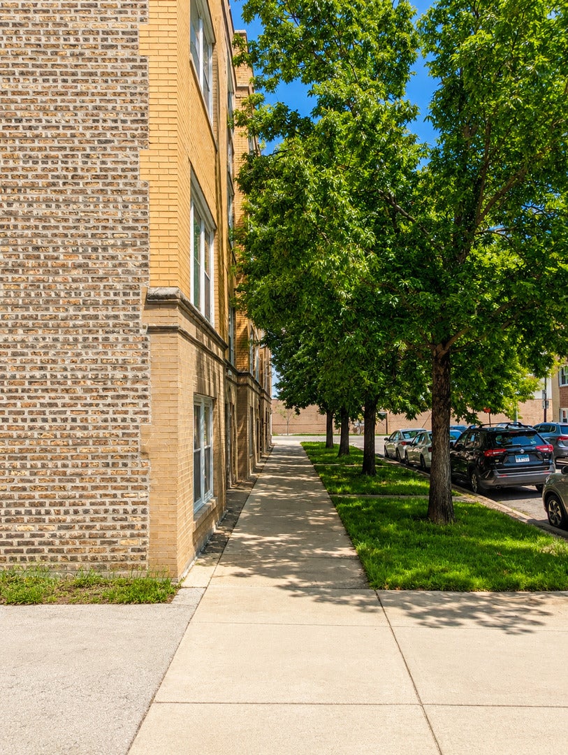 3206 W Berwyn Avenue G