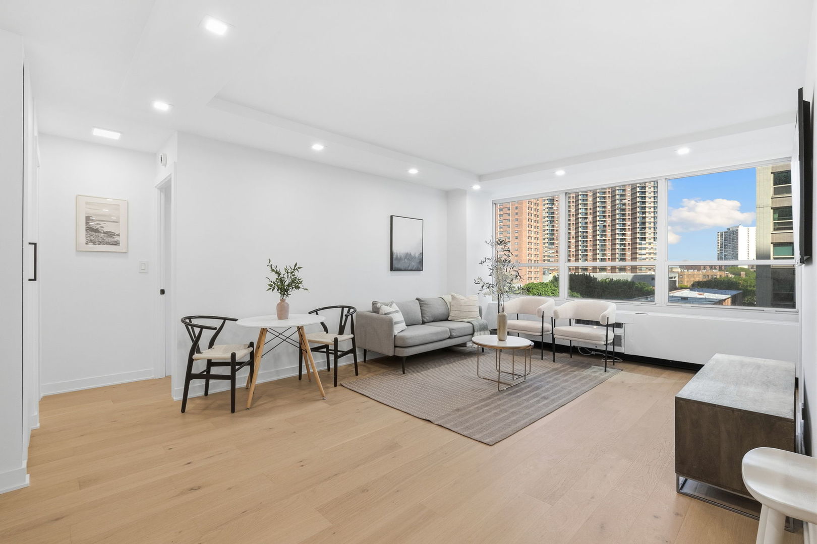 3550 N Lake Shore Drive 624