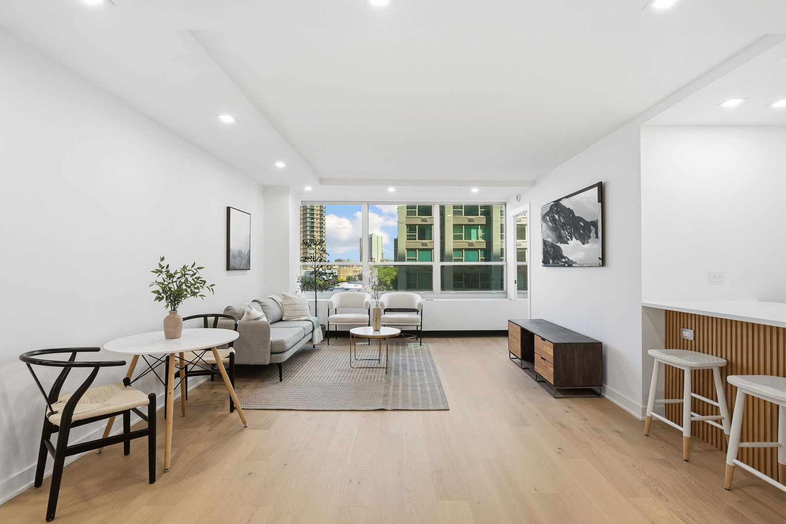 3550 N Lake Shore Drive 624