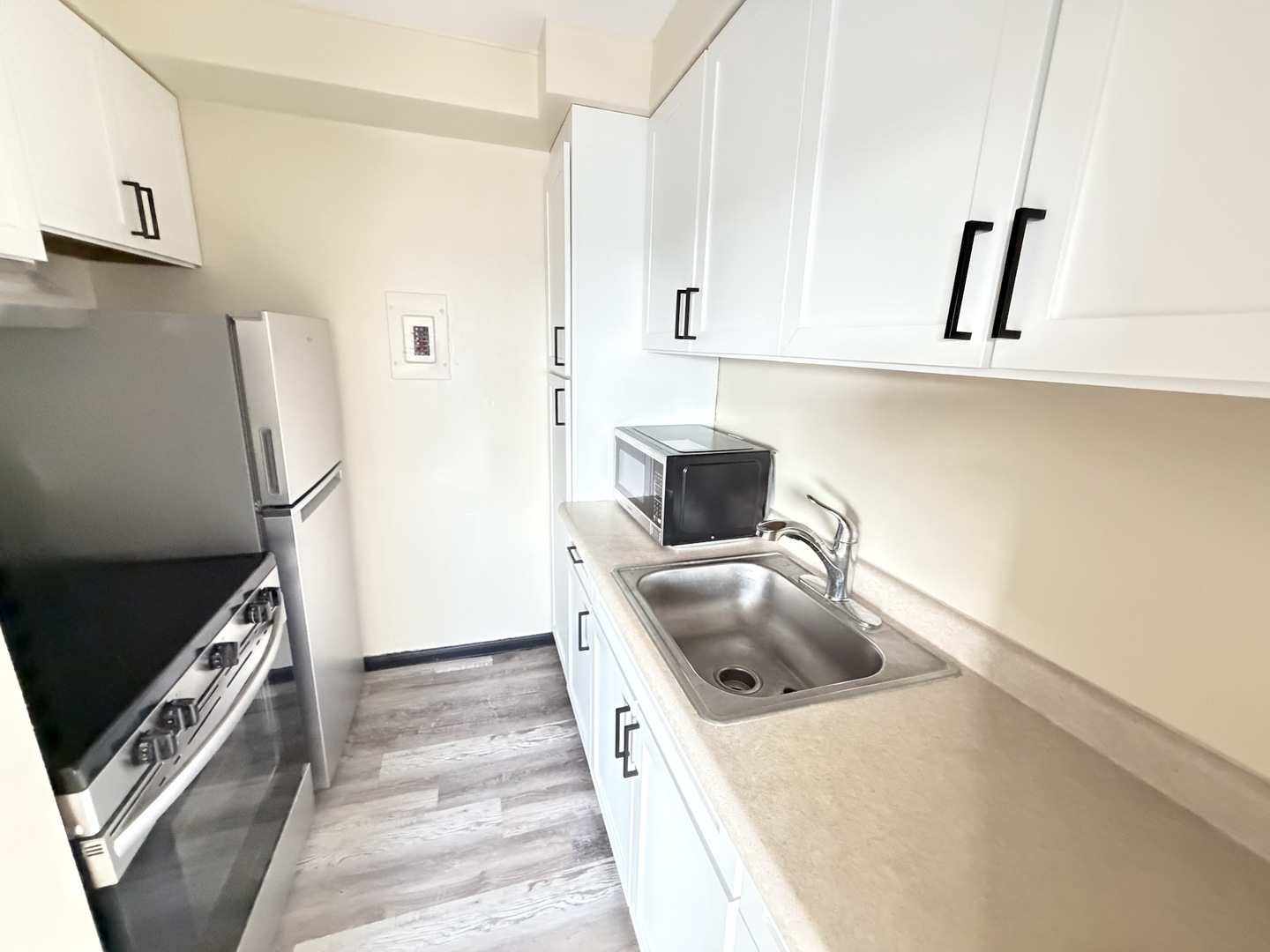 1400 chicago Avenue 802