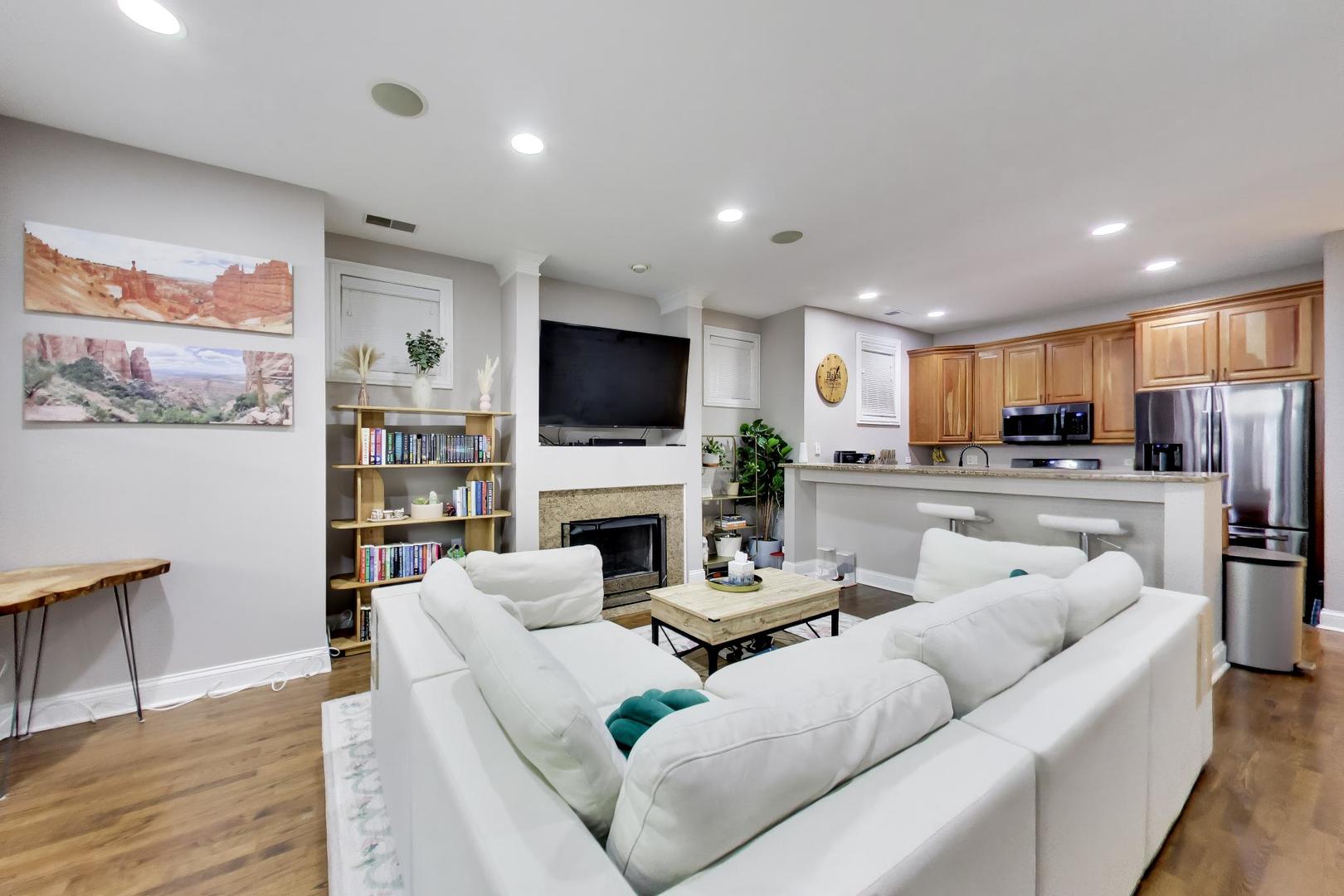 669 N Peoria Street GN