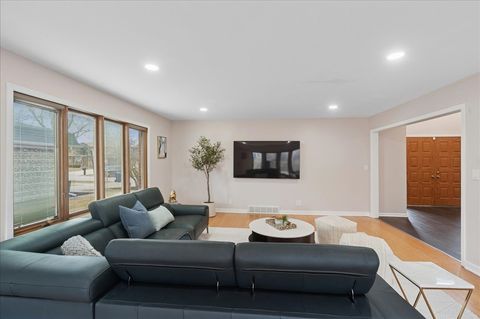 Tiny photo for 1415 Lori Lyn Lane, Northbrook, IL 60062 (MLS # 12570387)