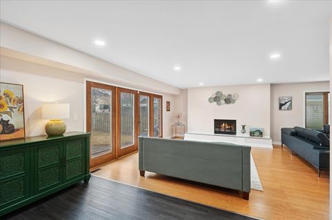 Tiny photo for 1415 Lori Lyn Lane, Northbrook, IL 60062 (MLS # 12570387)