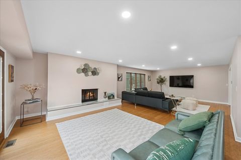 Tiny photo for 1415 Lori Lyn Lane, Northbrook, IL 60062 (MLS # 12570387)