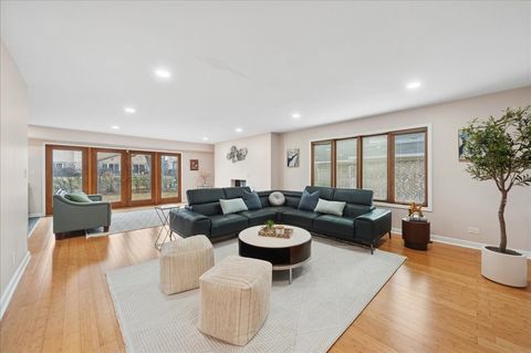 Tiny photo for 1415 Lori Lyn Lane, Northbrook, IL 60062 (MLS # 12570387)