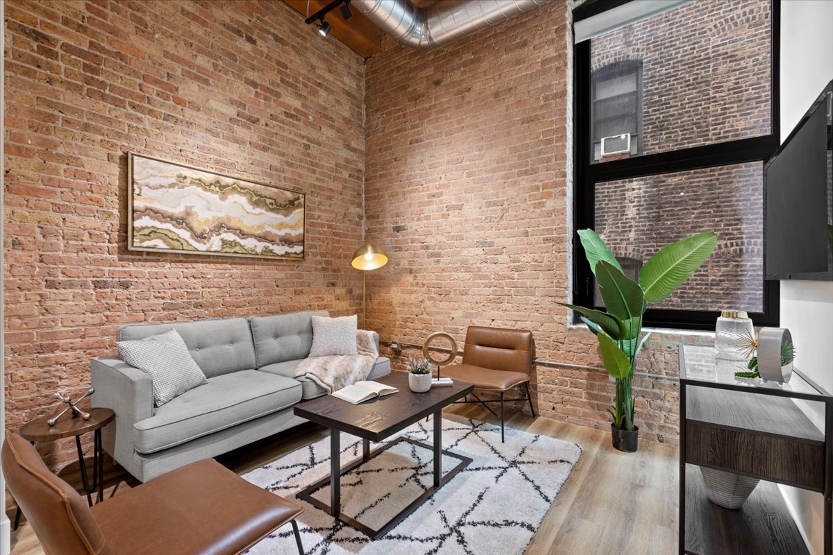 153 W Ohio Street 208