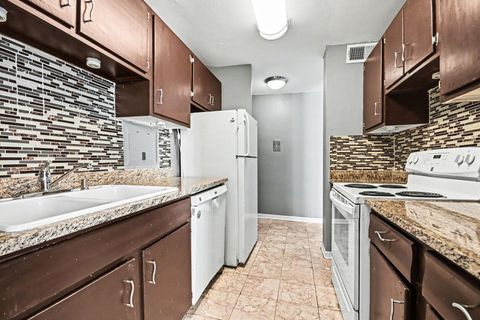 Tiny photo for 5740 N sheridan Road #8D, Chicago, IL 60660 (MLS # 12615545)