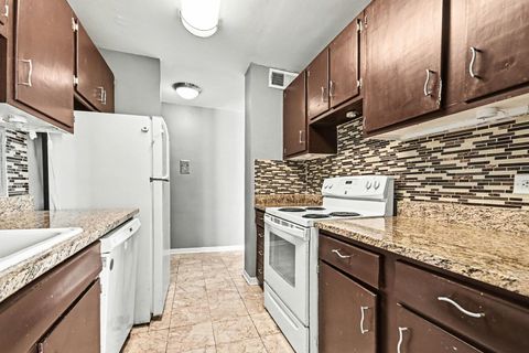 Tiny photo for 5740 N sheridan Road #8D, Chicago, IL 60660 (MLS # 12615545)