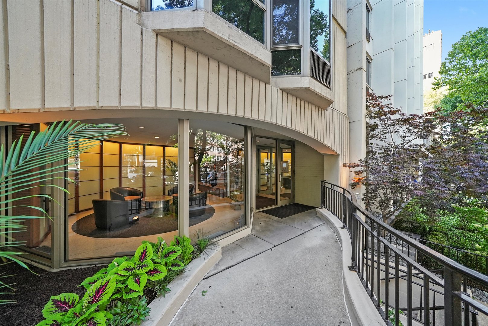 1340 N DEARBORN Street 17A