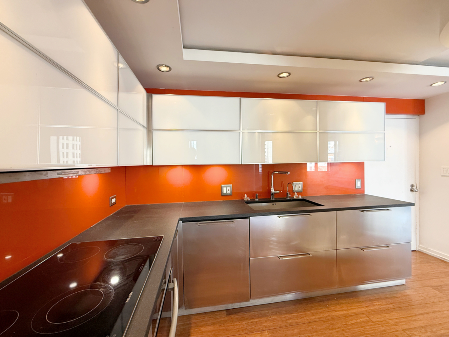 211 E Ohio Street 2707