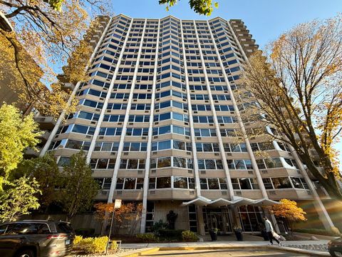 Photo of 555 W Cornelia Avenue #1204, Chicago, IL 60657 (MLS # 12555967)