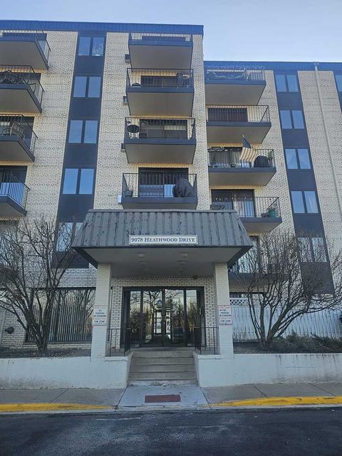 Tiny photo for 9078 W Heathwood Drive #1M, Niles, IL 60714 (MLS # 12583701)