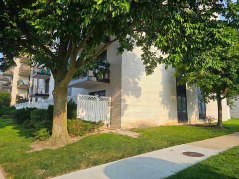 Tiny photo for 9078 W Heathwood Drive #1M, Niles, IL 60714 (MLS # 12583701)