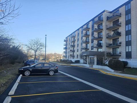 Tiny photo for 9078 W Heathwood Drive #1M, Niles, IL 60714 (MLS # 12583701)