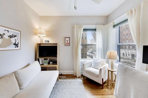 Tiny photo for 540 W Cornelia Avenue #2S, Chicago, IL 60657 (MLS # 12590297)