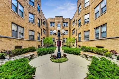Photo of 540 W Cornelia Avenue #2S, Chicago, IL 60657 (MLS # 12590297)