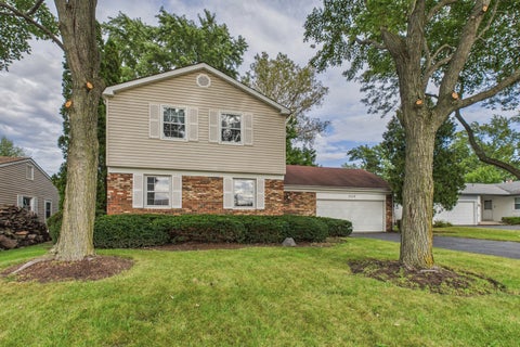 Photo of 848 Clohesey Drive, Buffalo Grove, IL 60089 (MLS # 12758200)