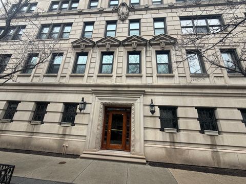 2912 N COMMONWEALTH Avenue 6A Chicago IL 60657