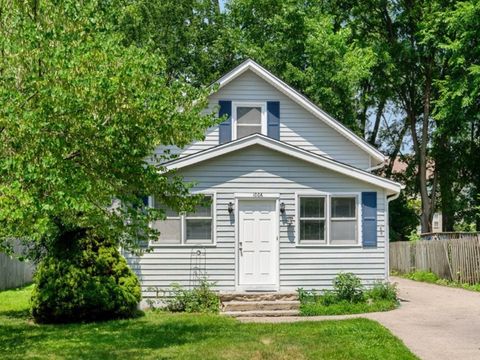 Photo of 1006 Pine Street, Fox River Grove, IL 60021 (MLS # 12493713)