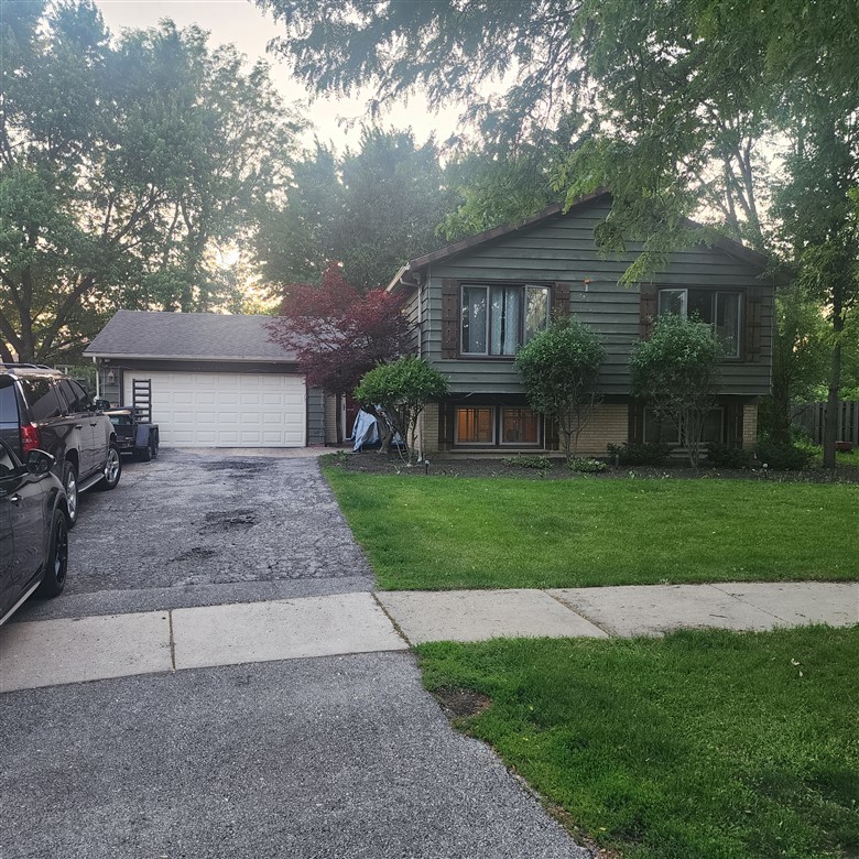 Photo 1 of 17 — 110 E Burr Oak Drive, Arlington Heights, IL 60004