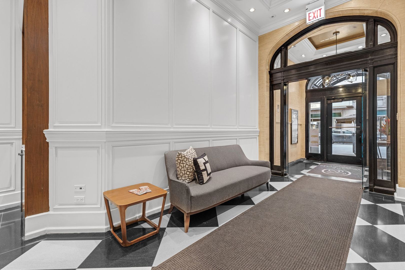 70 E WALTON Street 501-601
