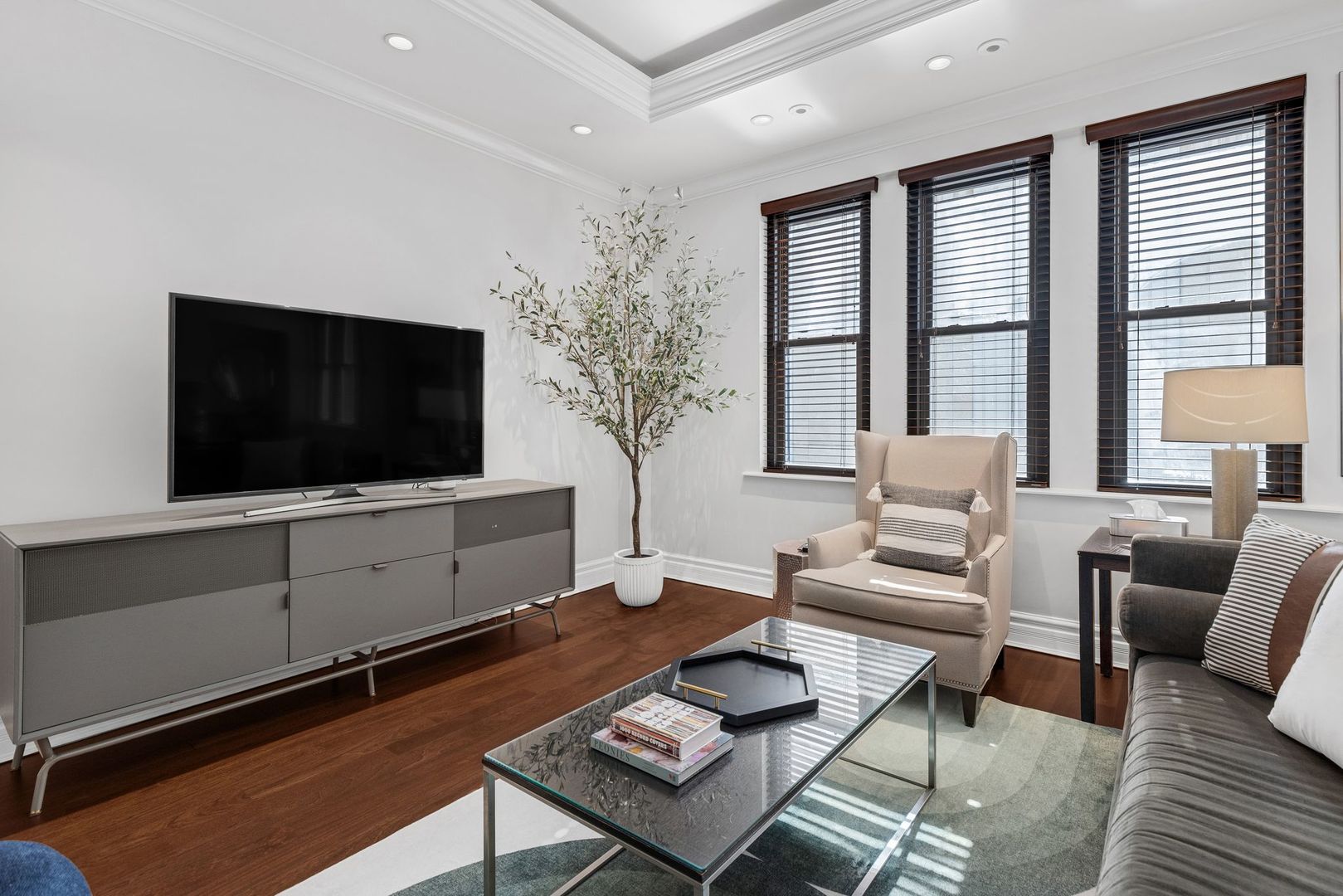 70 E WALTON Street 501-601