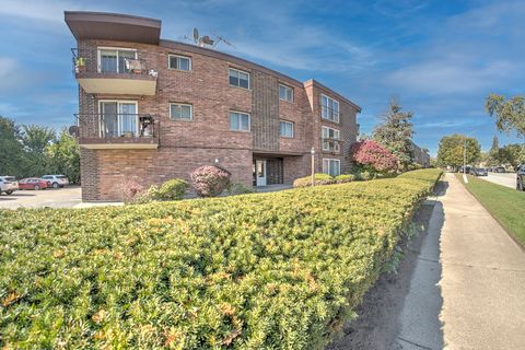 Tiny photo for 10230 Washington Avenue #1D, Oak Lawn, IL 60453 (MLS # 12506687)