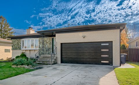 Tiny photo for 505 Dover Drive, Des Plaines, IL 60018 (MLS # 12525396)