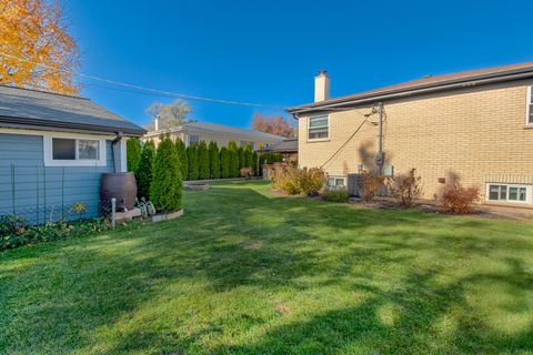 Tiny photo for 505 Dover Drive, Des Plaines, IL 60018 (MLS # 12525396)