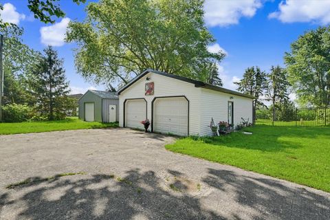 Tiny photo for 1413 E 2950 North Road, Mansfield, IL 61854 (MLS # 12685487)