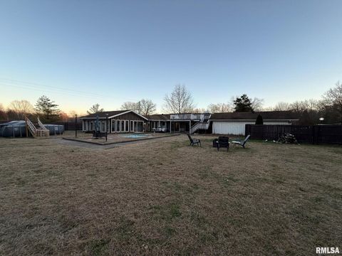 Tiny photo for 2 PINEWOOD Drive, Carbondale, IL 62901 (MLS # QC4269880)