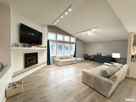 Tiny photo for 2 PINEWOOD Drive, Carbondale, IL 62901 (MLS # QC4269880)