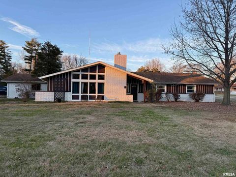 Photo of 2 PINEWOOD Drive, Carbondale, IL 62901 (MLS # QC4269880)