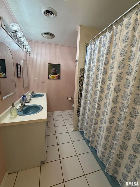 Tiny photo for 2 PINEWOOD Drive, Carbondale, IL 62901 (MLS # QC4269880)