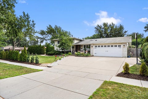 Photo of 321 Hickory Lane, Schaumburg, IL 60193 (MLS # 12764290)