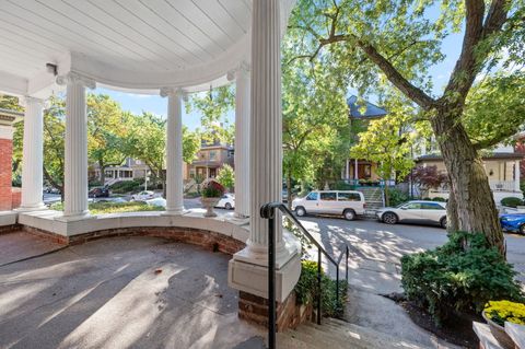 Tiny photo for 832 W Junior Terrace, Chicago, IL 60613 (MLS # 12585503)