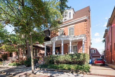 Tiny photo for 832 W Junior Terrace, Chicago, IL 60613 (MLS # 12585503)