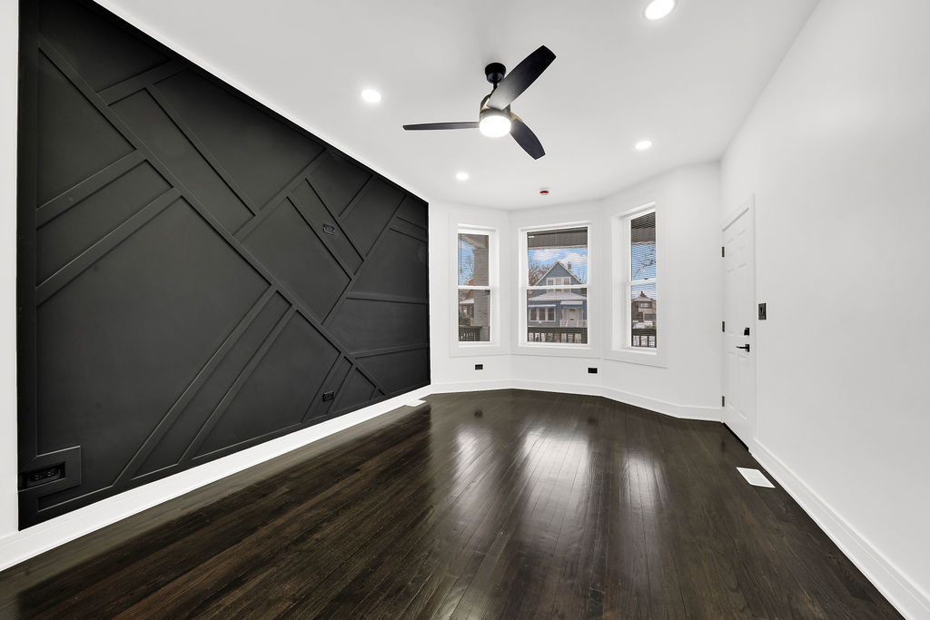 6607 S Oakley Avenue