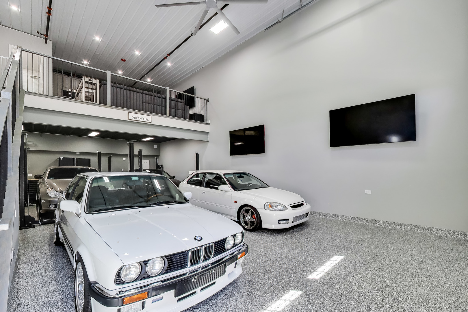 2112 Ferry Road 111