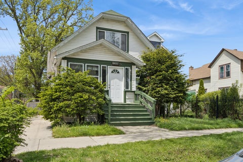 Tiny photo for 7220 N Hamilton Avenue, Chicago, IL 60645 (MLS # 12639072)